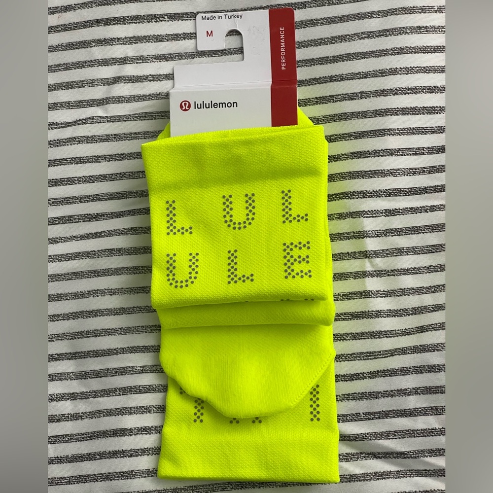 NWT Lululemon Crew Socks Size Medium. Fits shoe size 6.5 - 8.5